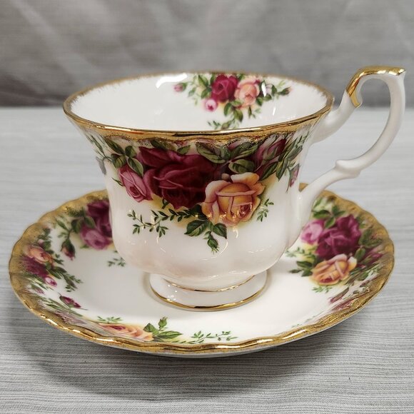 Vintage Royal Albert Old Country Roses Teacup & Saucer Set - Picture 1 of 7